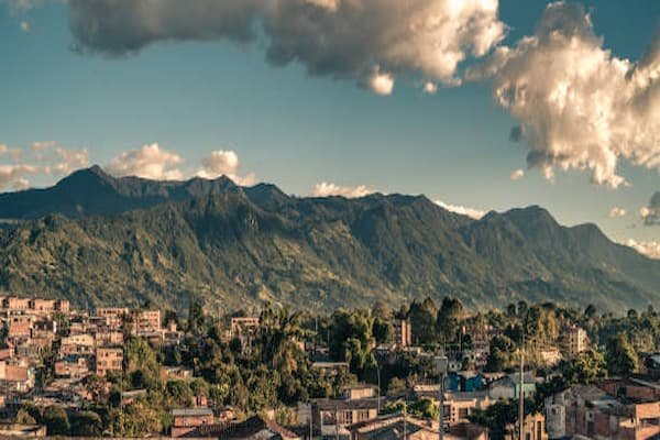 لماذا يعتبر عرض 6 أيام من وجهات الأنسب للسياحة في أرمينيا للشباب؟