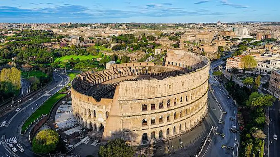 كم يكلف السفر من السعودية إلى إيطاليا؟