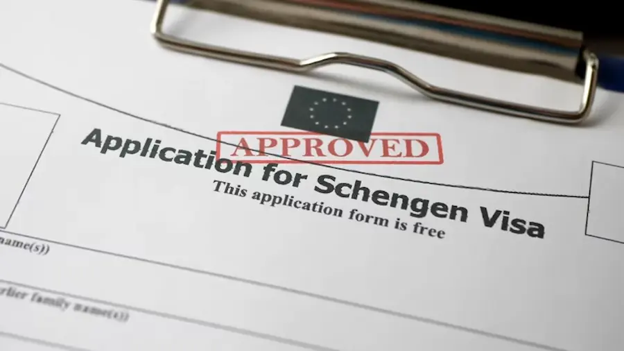 هل يمكن استخراج فيزا شنغن للسعوديين أون لاين؟