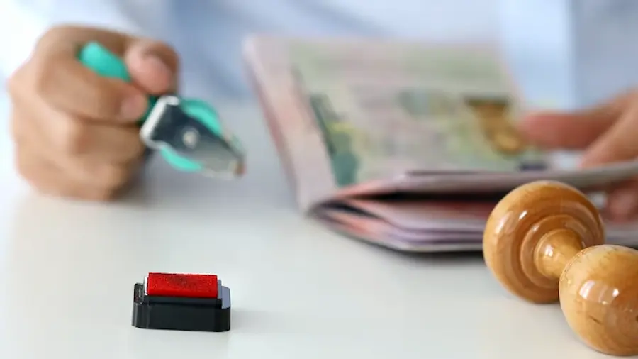 ما الفرق بين تجديد فيزا شنغن قبل انتهاء وإعادة التقديم؟