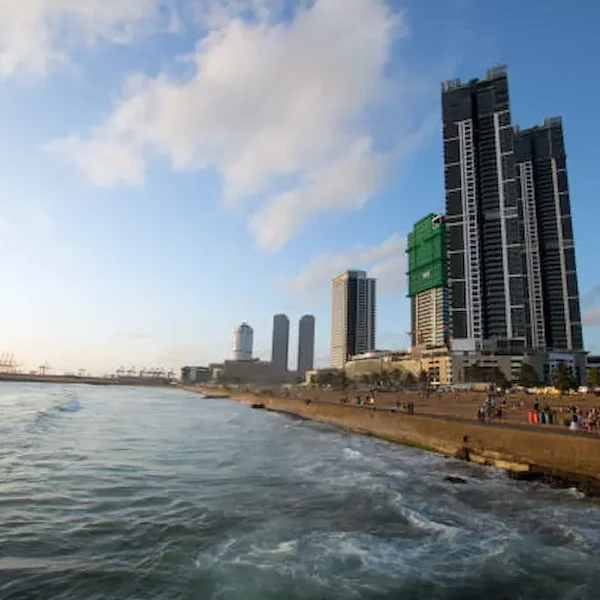 الواجهة البحرية والمباني المطلة على المحيط في كولومبو